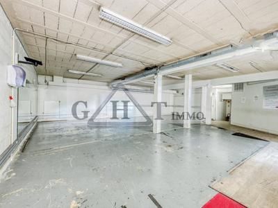 Entrepôt - 741 m²