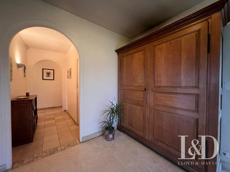 Maison - 330 m² - 9 pièces