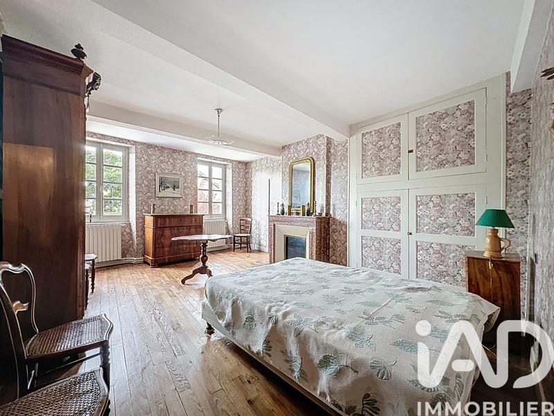 Maison - 329 m² - 10 pièces