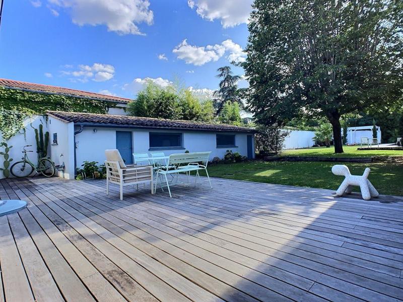 Maison - 230 m² - 6 pièces