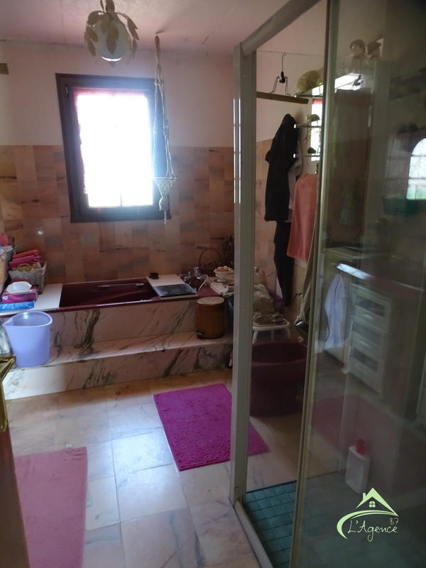 Maison traditionnelle - 181 m² - 7 pièces