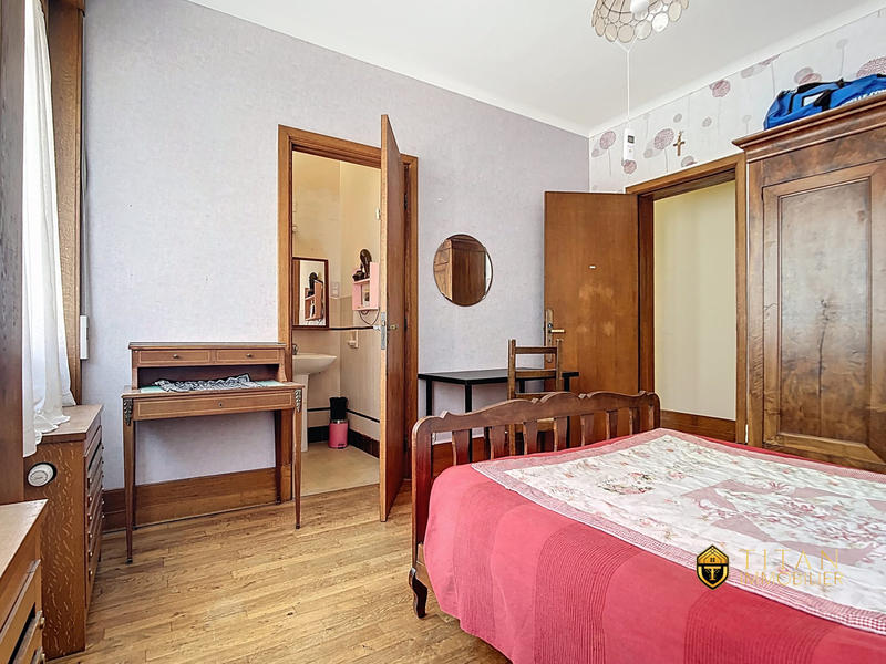 Maison - 218 m² - 9 pièces