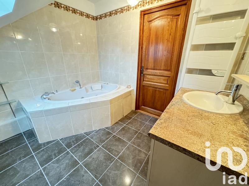 Maison - 203 m² - 9 pièces