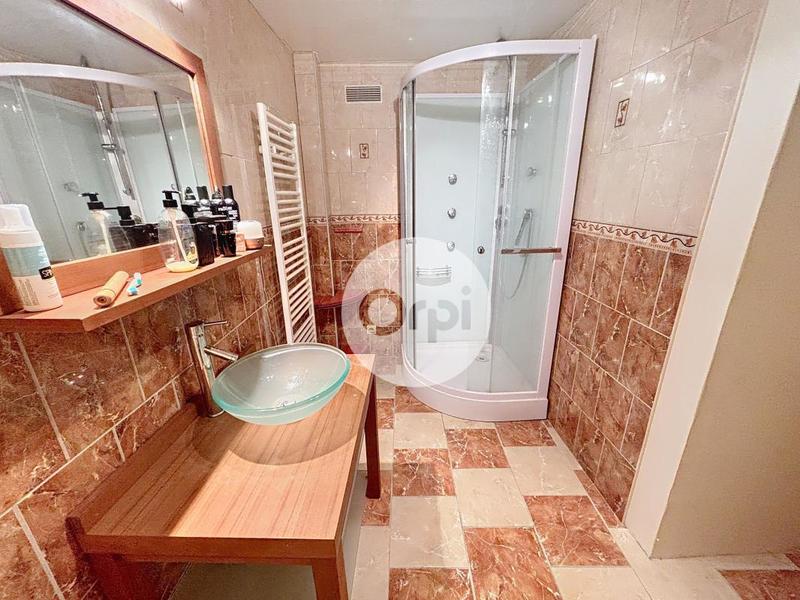 Maison - 195 m² - 7 pièces