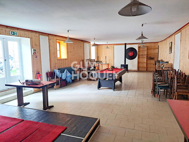 Maison - 300 m² - 8 pièces