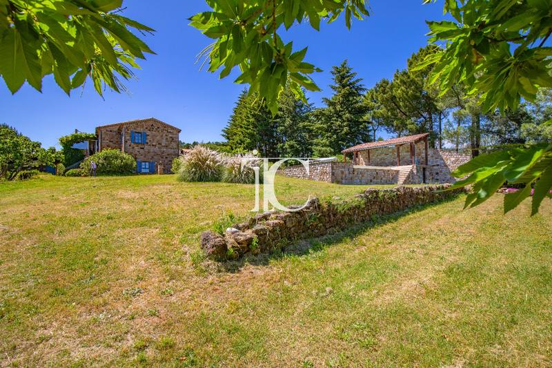 Maison - 301 m² - 8 pièces