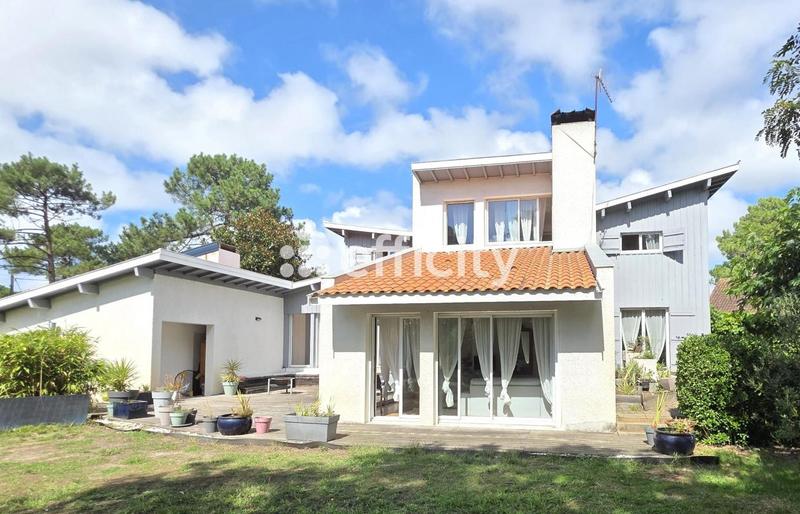 Maison - 178 m² - 8 pièces