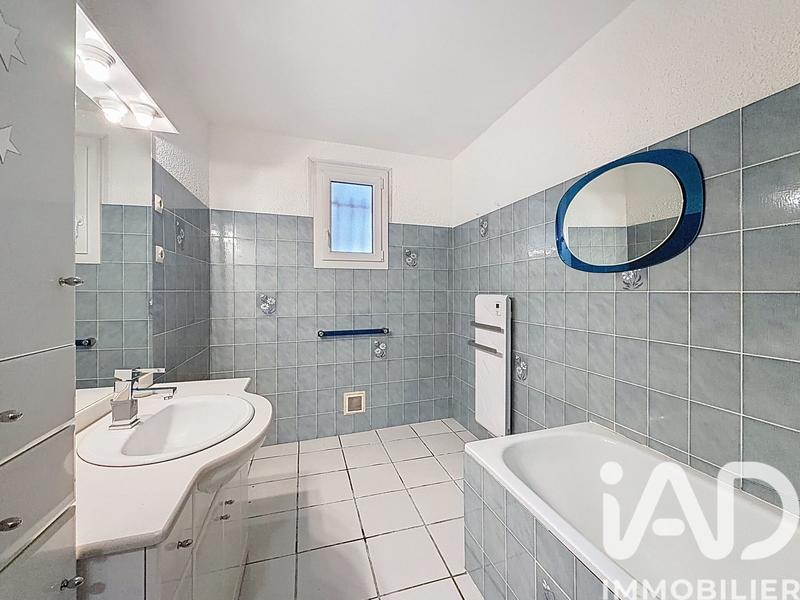 Maison - 242 m² - 12 pièces