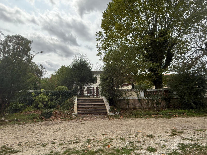 Maison - 512 m² - 11 pièces