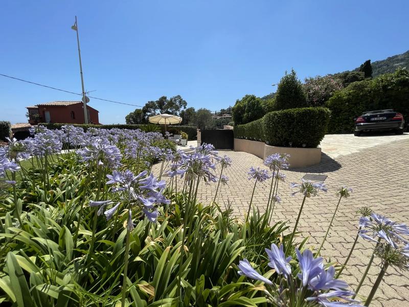 Villa - 260 m² - 6 pièces