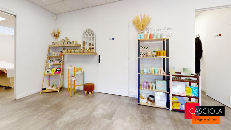 Local commercial - 70 m² - 3 pièces