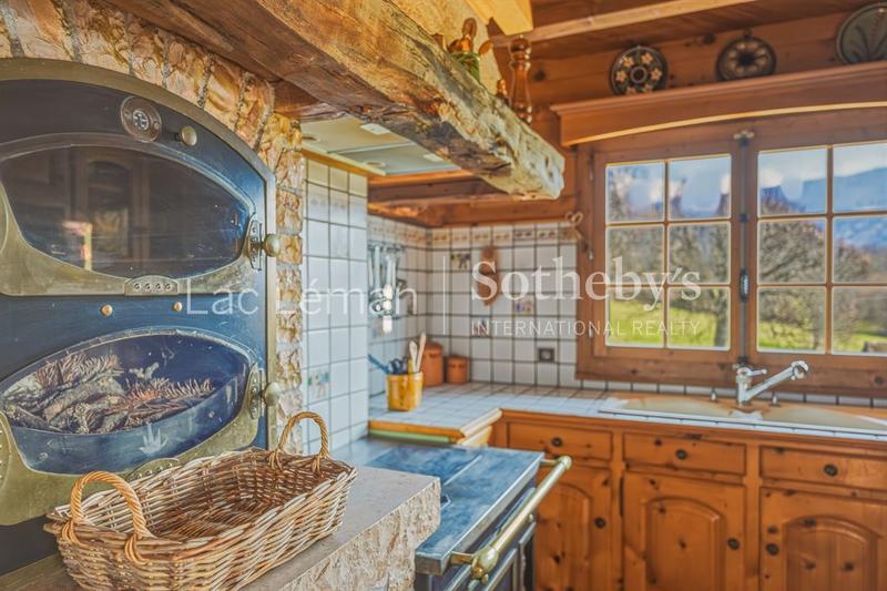 Châlet - 240 m² - 9 pièces