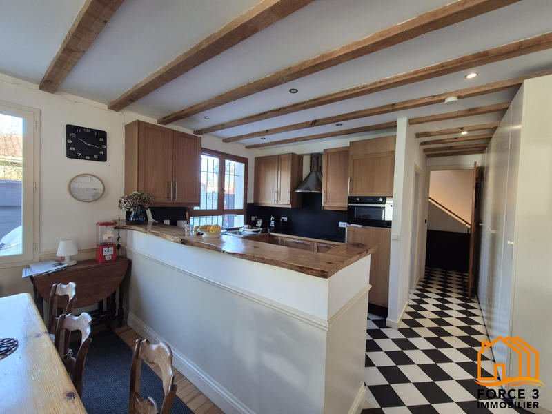 Maison - 215 m² - 7 pièces