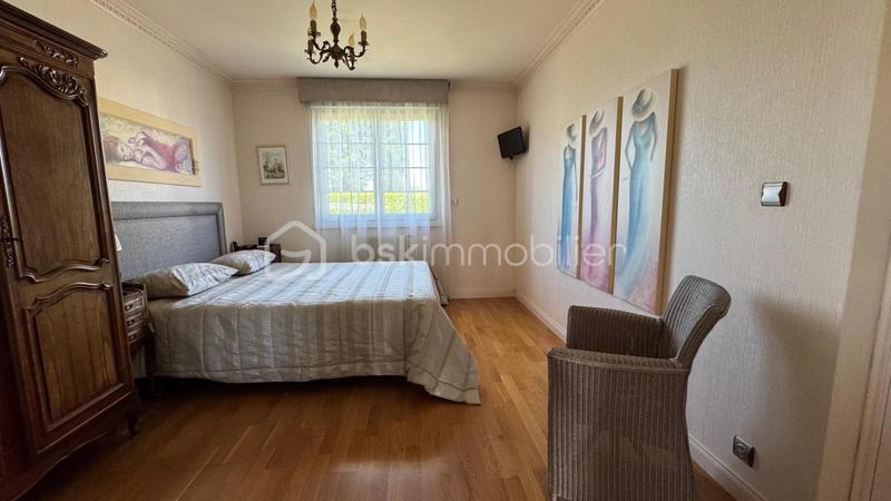 Maison traditionnelle - 136 m² - 8 pièces