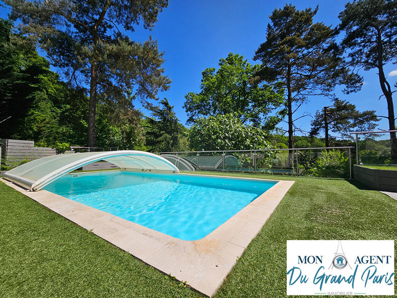 Maison - 250 m² - 8 pièces