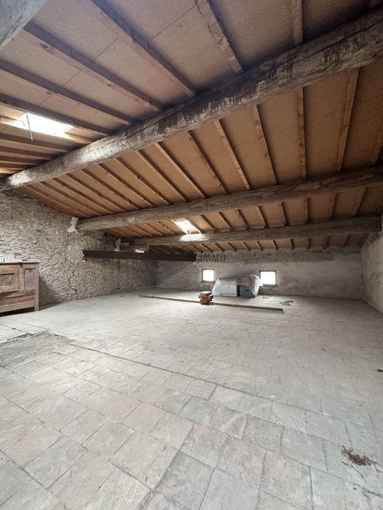 Maison - 220 m² - 8 pièces