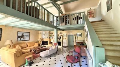 Propriété - 300 m² - 8 pièces