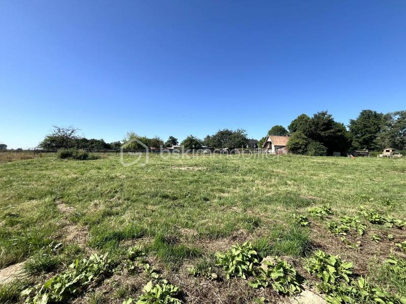 Terrain constructible - 1 360 m²