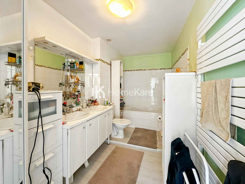 Maison - 300 m² - 9 pièces