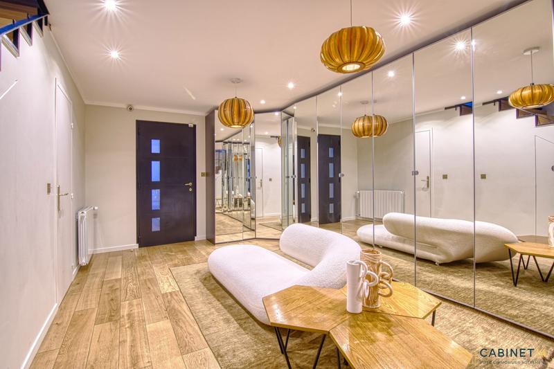 Villa - 650 m² - 10 pièces