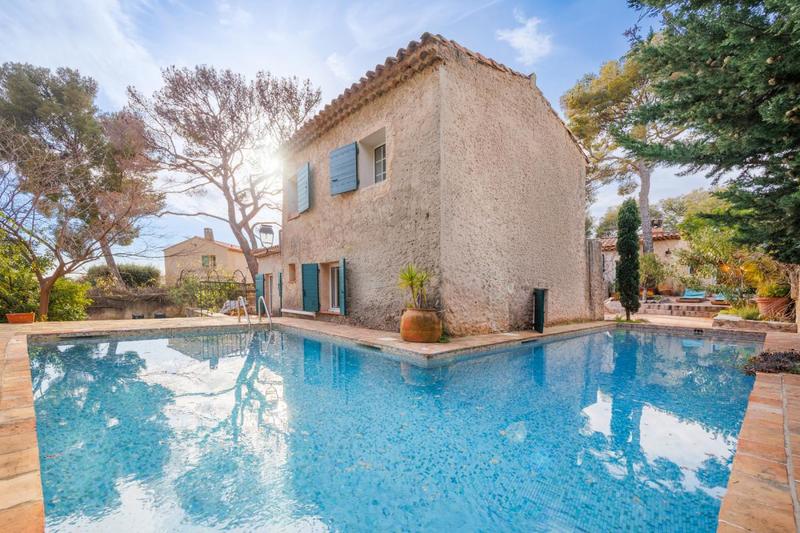 Villa - 215 m² - 8 pièces