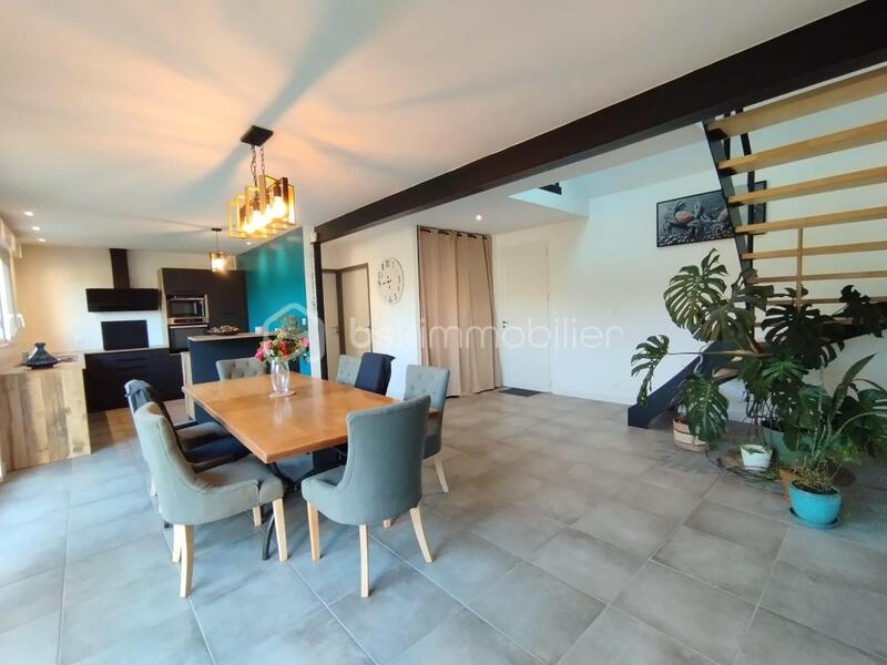 Propriété - 181 m² - 8 pièces