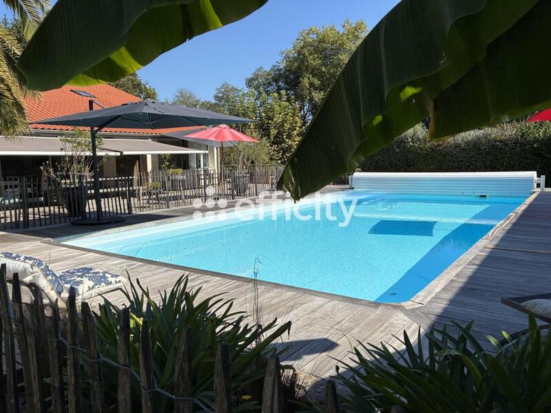 Maison - 300 m² - 8 pièces