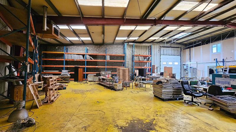 Entrepôt - 584 m² - 6 pièces