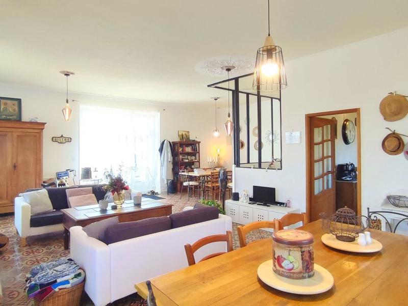 Propriété - 285 m² - 10 pièces