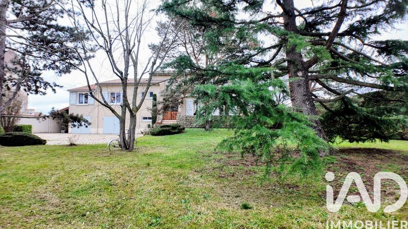 Maison - 180 m² - 8 pièces