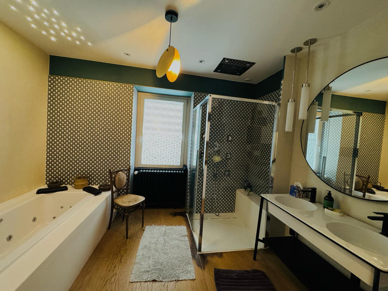 Maison - 253 m² - 10 pièces