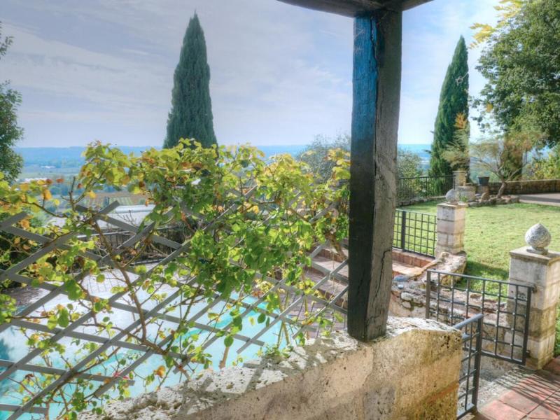 Maison - 390 m² - 11 pièces