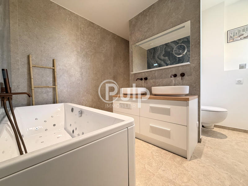 Maison - 300 m² - 10 pièces