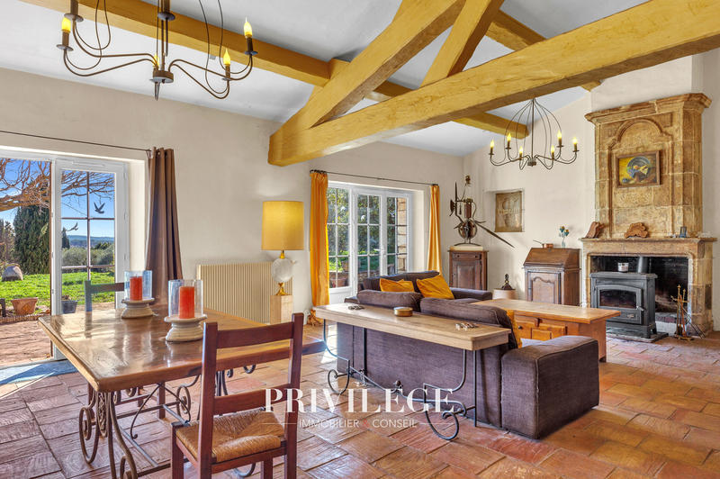 Propriété - 640 m² - 18 pièces