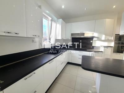 Maison - 277 m² - 6 pièces