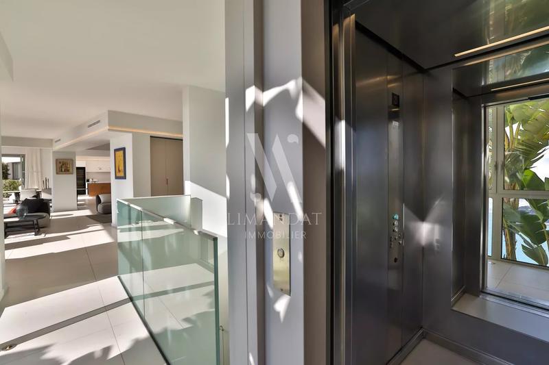 Villa - 440 m² - 8 pièces