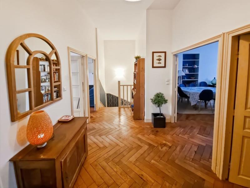 Appartement - 147 m² - 6 pièces