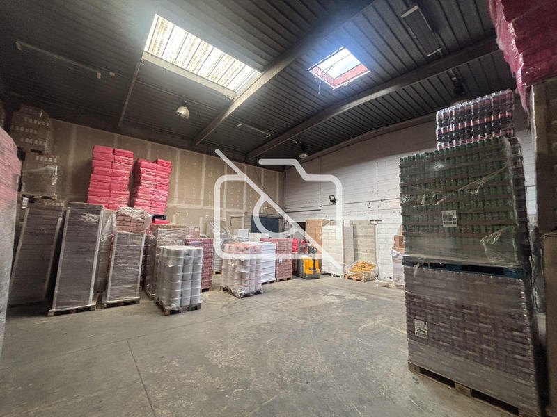 Entrepôt - 3 244 m²