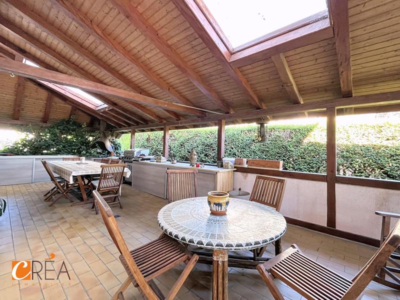 Maison - 215 m² - 8 pièces