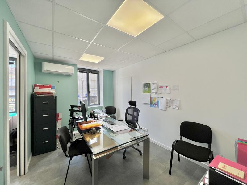 Local commercial - 92 m² - 6 pièces