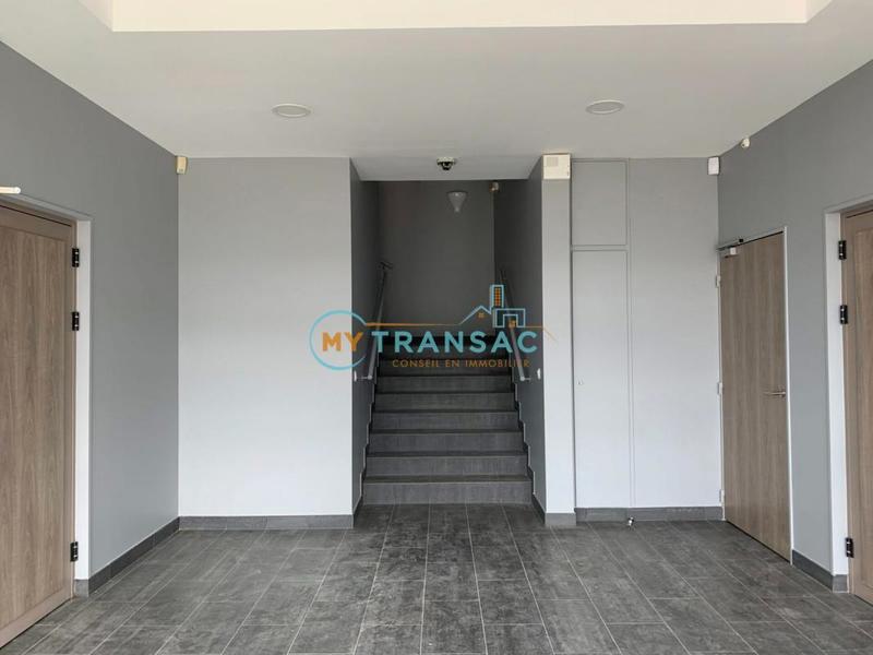 Local d'activité / Entrepôt - 3 290 m²