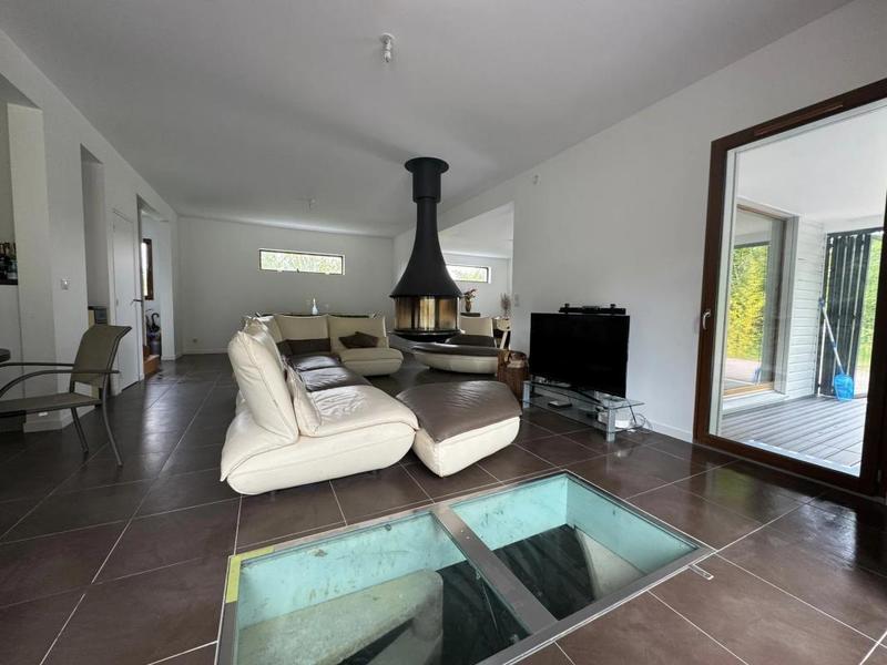 Maison - 210 m² - 7 pièces