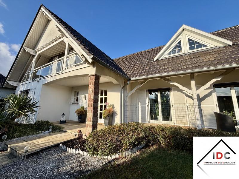 Maison - 166 m² - 6 pièces