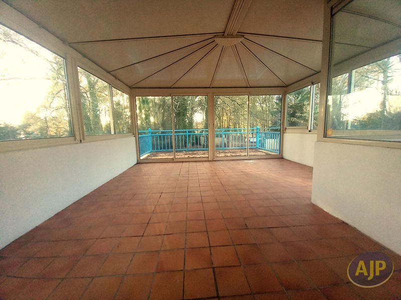 Maison - 212 m² - 9 pièces