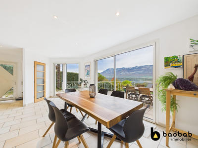 Maison - 210 m² - 6 pièces