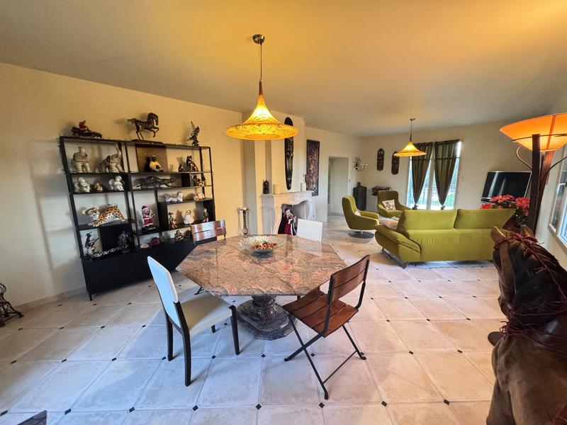 Maison traditionnelle - 195 m² - 6 pièces