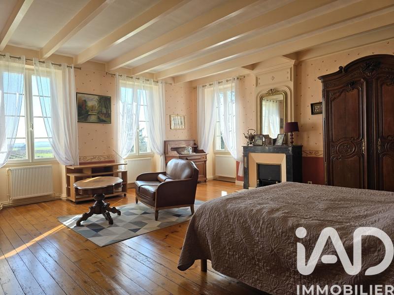 Maison - 327 m² - 10 pièces