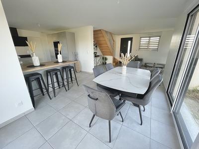 Maison - 94 m² - 5 pièces