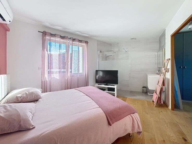 Maison - 241 m² - 10 pièces