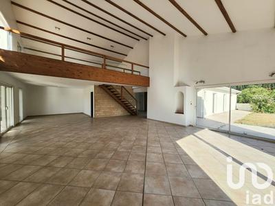 Maison - 256 m² - 5 pièces